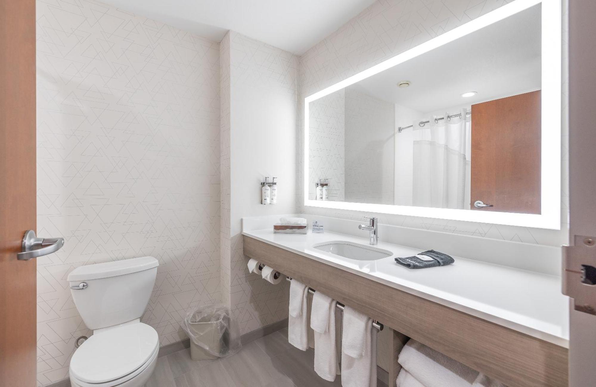 Holiday Inn Express Hotel And Suites Saint Robert By Ihg Exterior foto