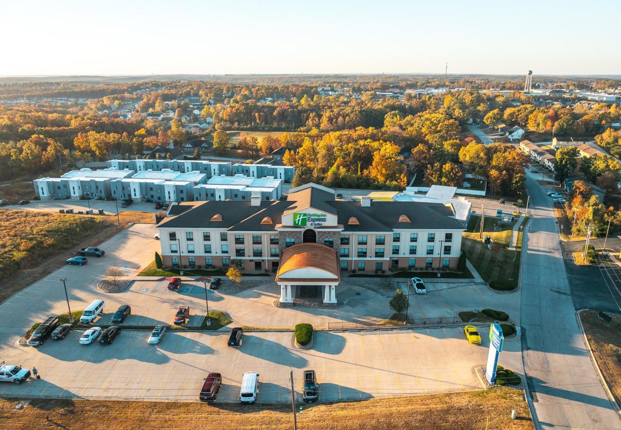 Holiday Inn Express Hotel And Suites Saint Robert By Ihg Exterior foto